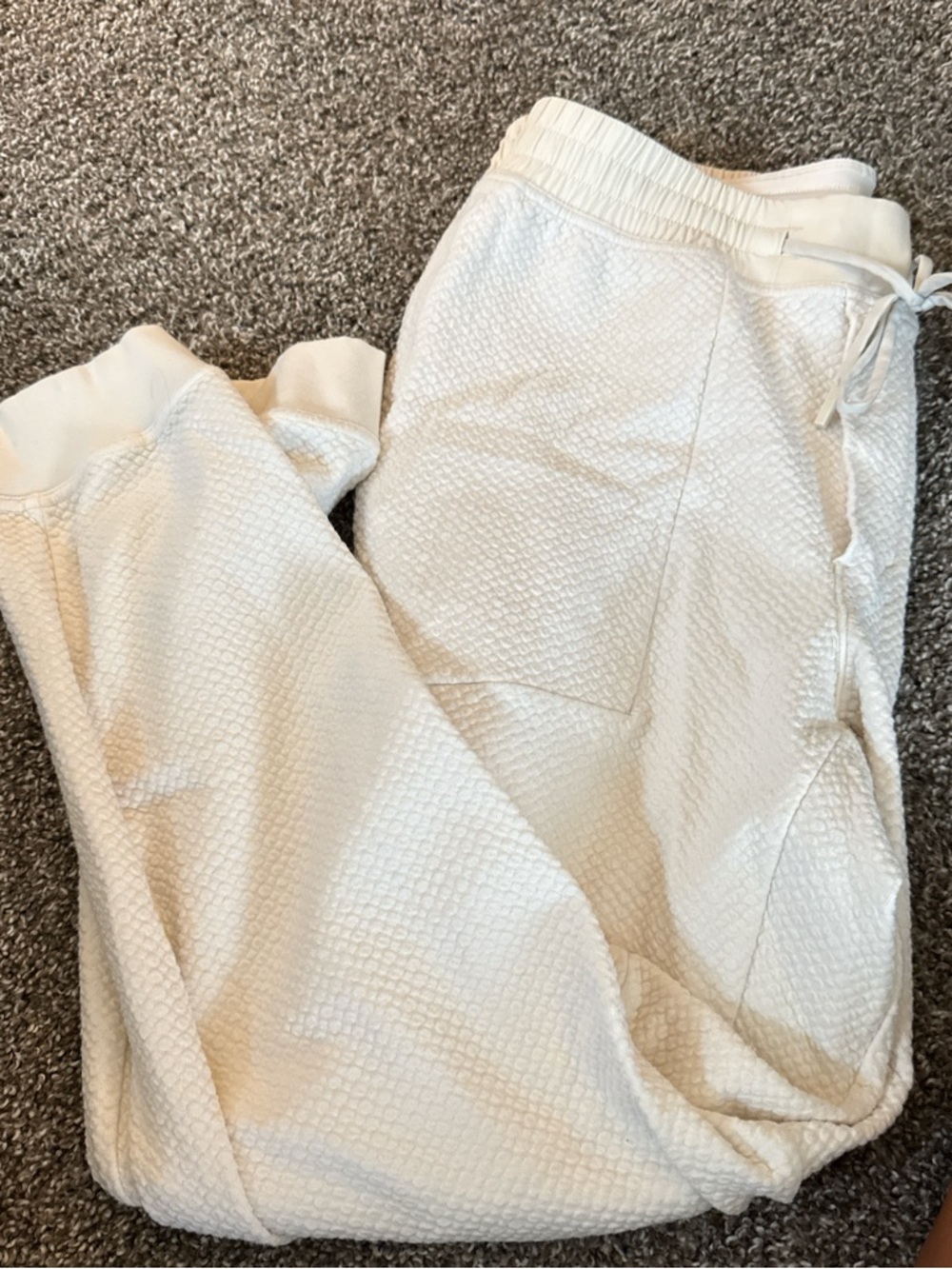 Lululemon men’s cream joggers 
size XL